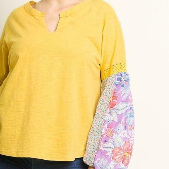 Umgee Plus Lemon Slub Knit Split Neck  Floral Top - Picture 2 of 4